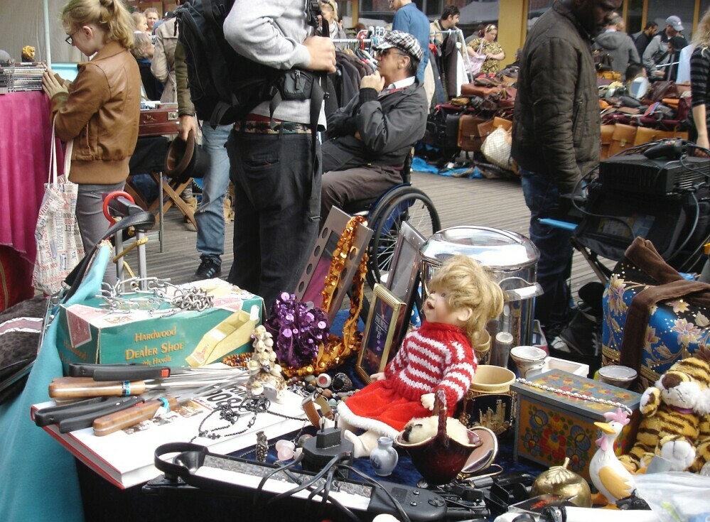 Second hand goods market